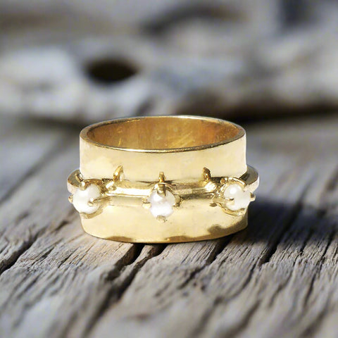 Single Wave Stoned Ring