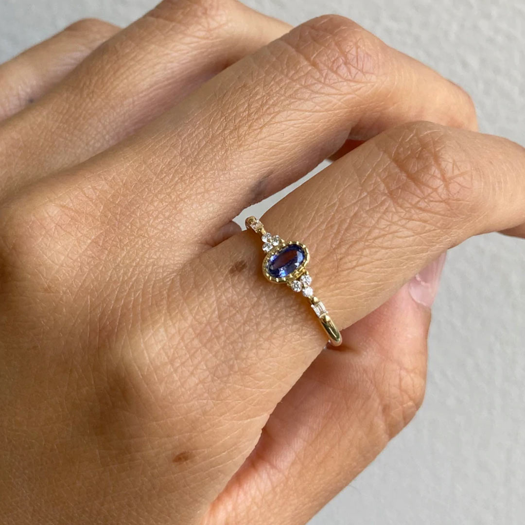 Blue Sapphire Oval Poeme Ring