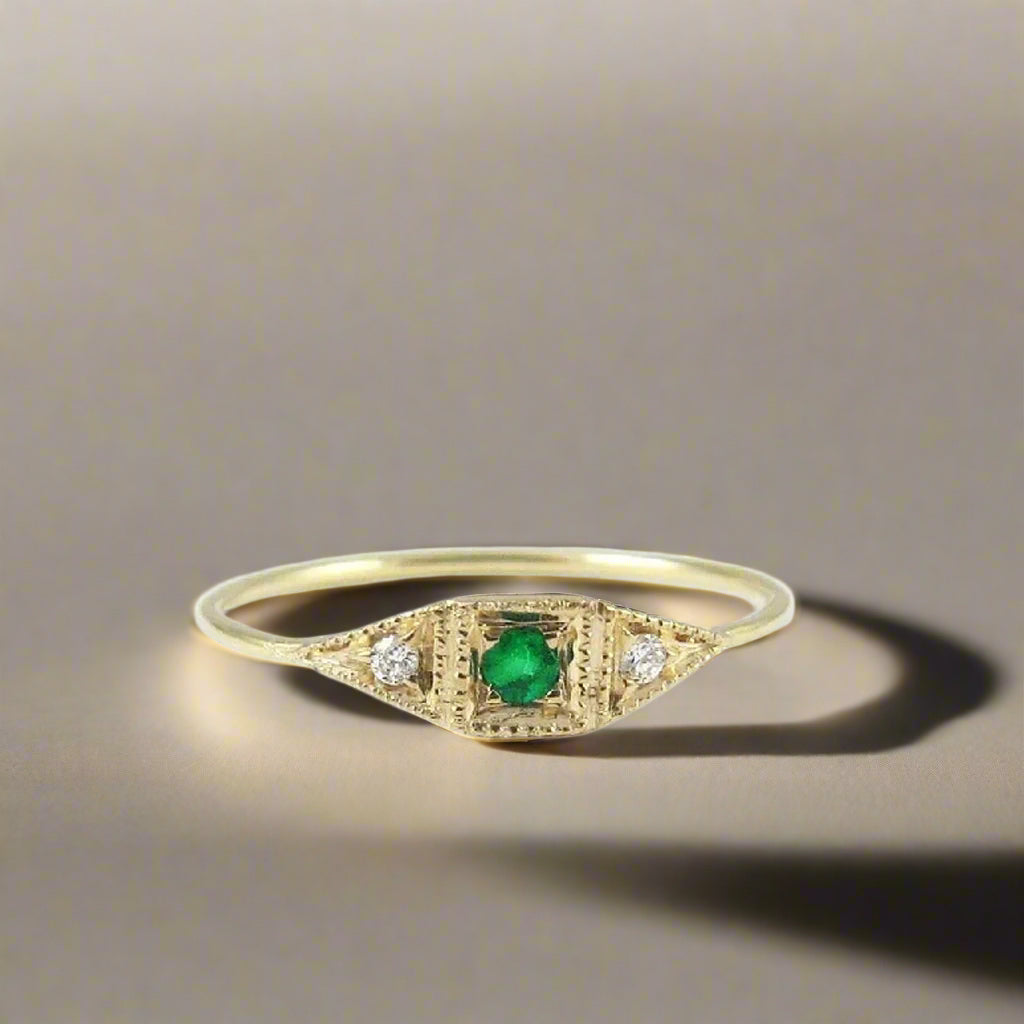 Emerald Mini Deco Point Ring