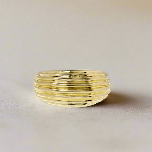 The Wave Dome Ring in Gold