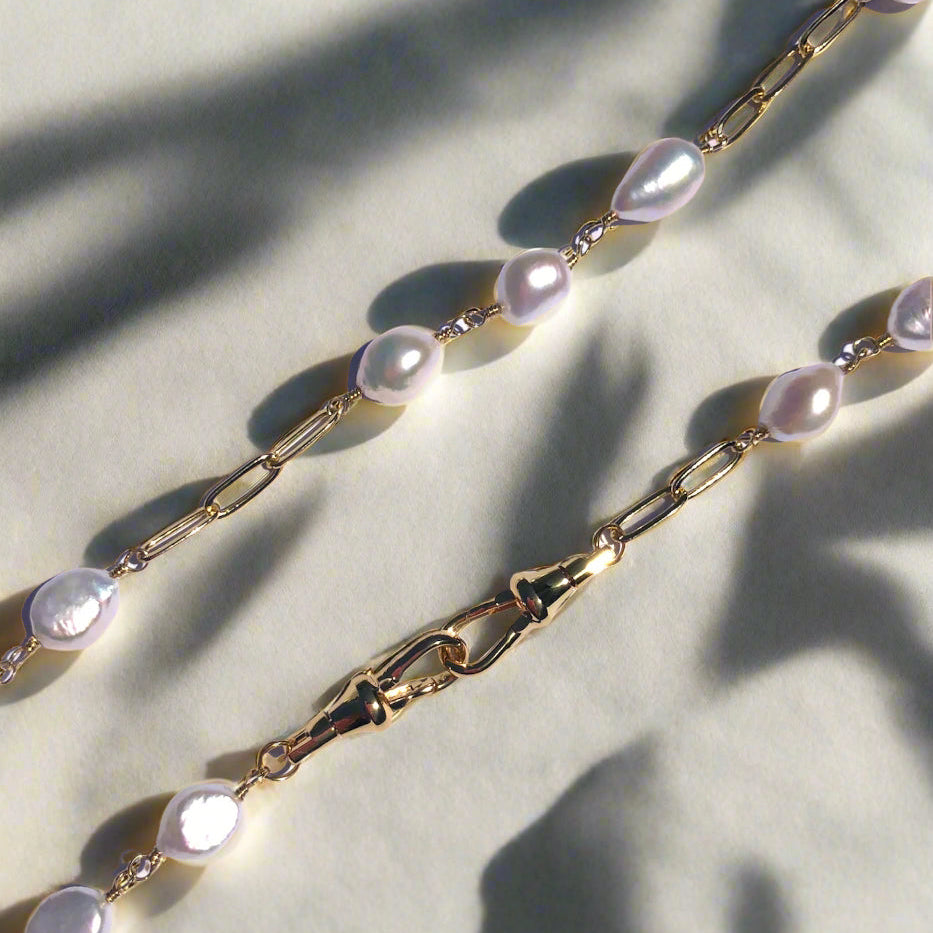 Hooked On Pearls Clasp Necklace